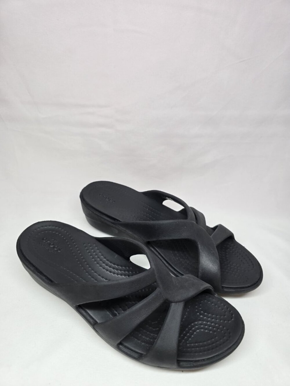 Crocs Women's Sanrah Mini Wedge Strappy Sandals Black Size 6 Sandals Lightweight